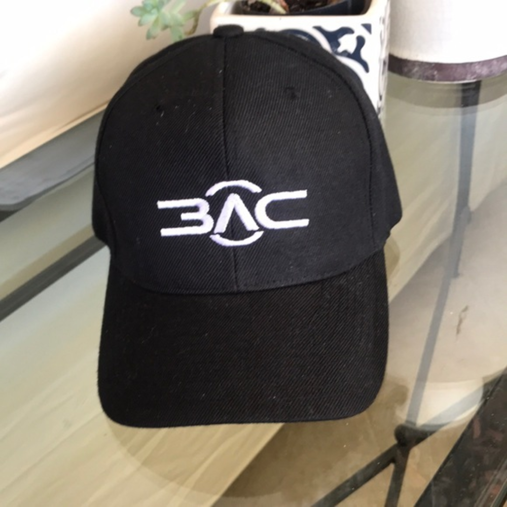 DECKY Black adjustable cap in‎ great condition